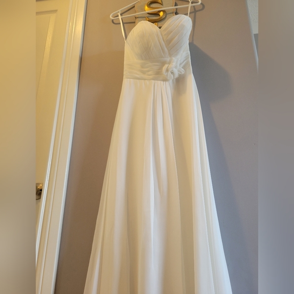 NWT Size 2 Wedding Gown. Can be worn strapless or with straps. Chiffon Shawl inc - Picture 2 of 12